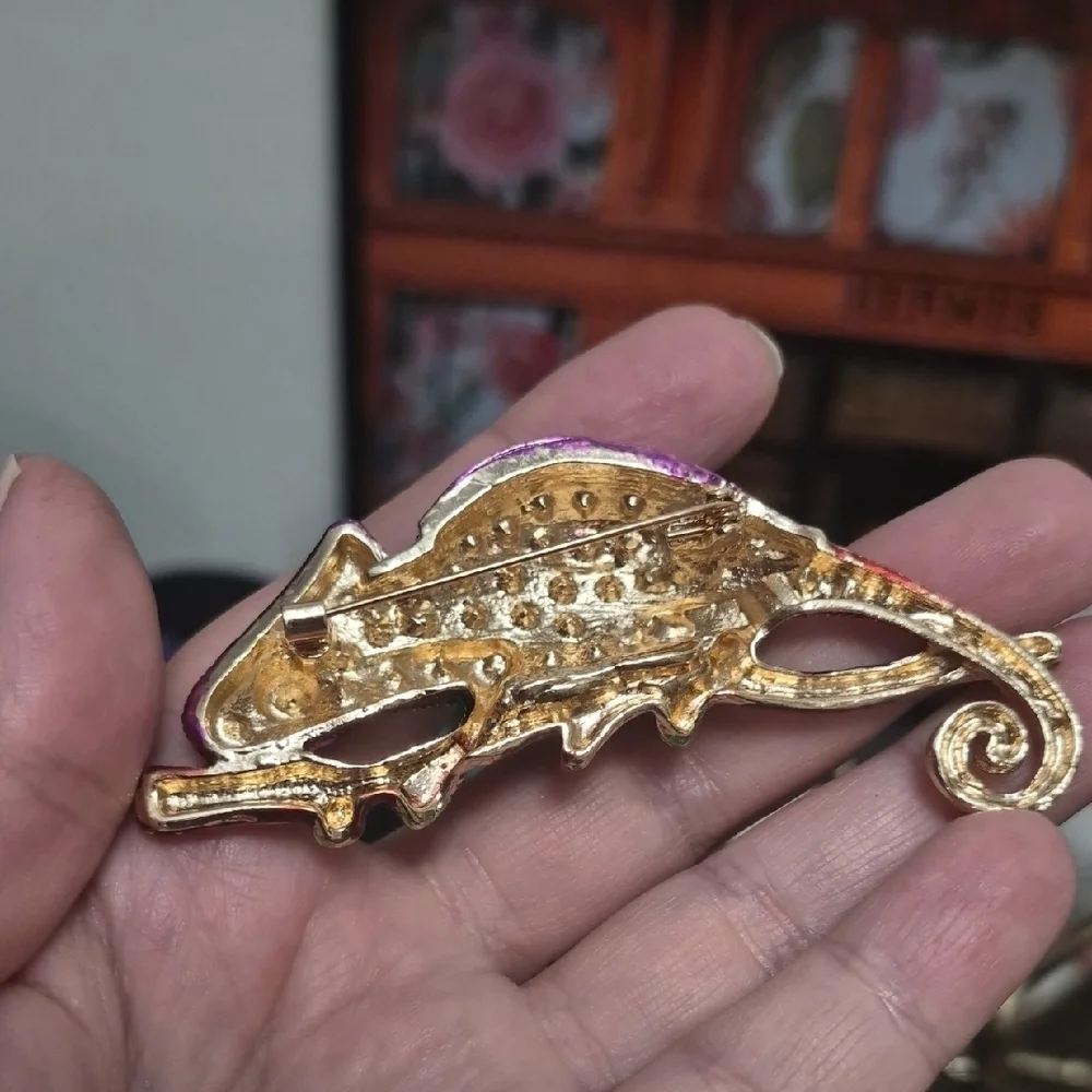 Colorful Crystal Chameleon Fish Brooch - Multicolor